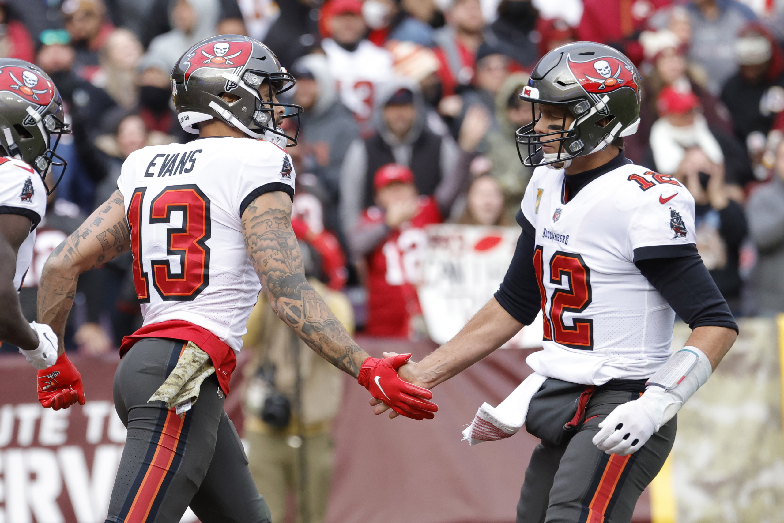 Tom Brady defends Mike Evans while blasting the NFL, calls suspension ‘ridiculous’