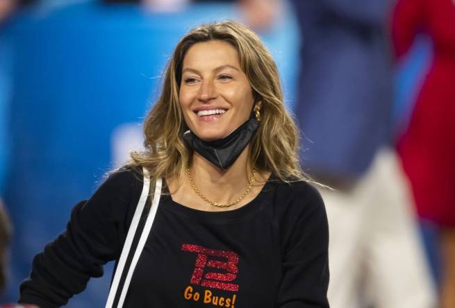 Gisele Bündchen and Tom Brady Have Reportedly Been Living Apart for Over a  Month