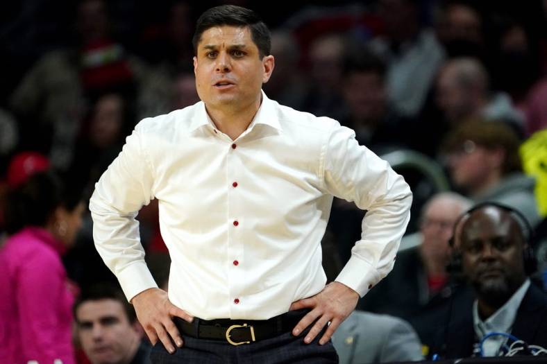 Cincinnati Bearcats head coach Wes Miller instructs the team in the first half of an NCAA basketball game against the Temple Owls, Sunday, Feb. 20, 2022, at Fifth Third Arena in Cincinnati.

Temple Owls At Cincinnati Bearcats Basketball Feb 20 Seqn