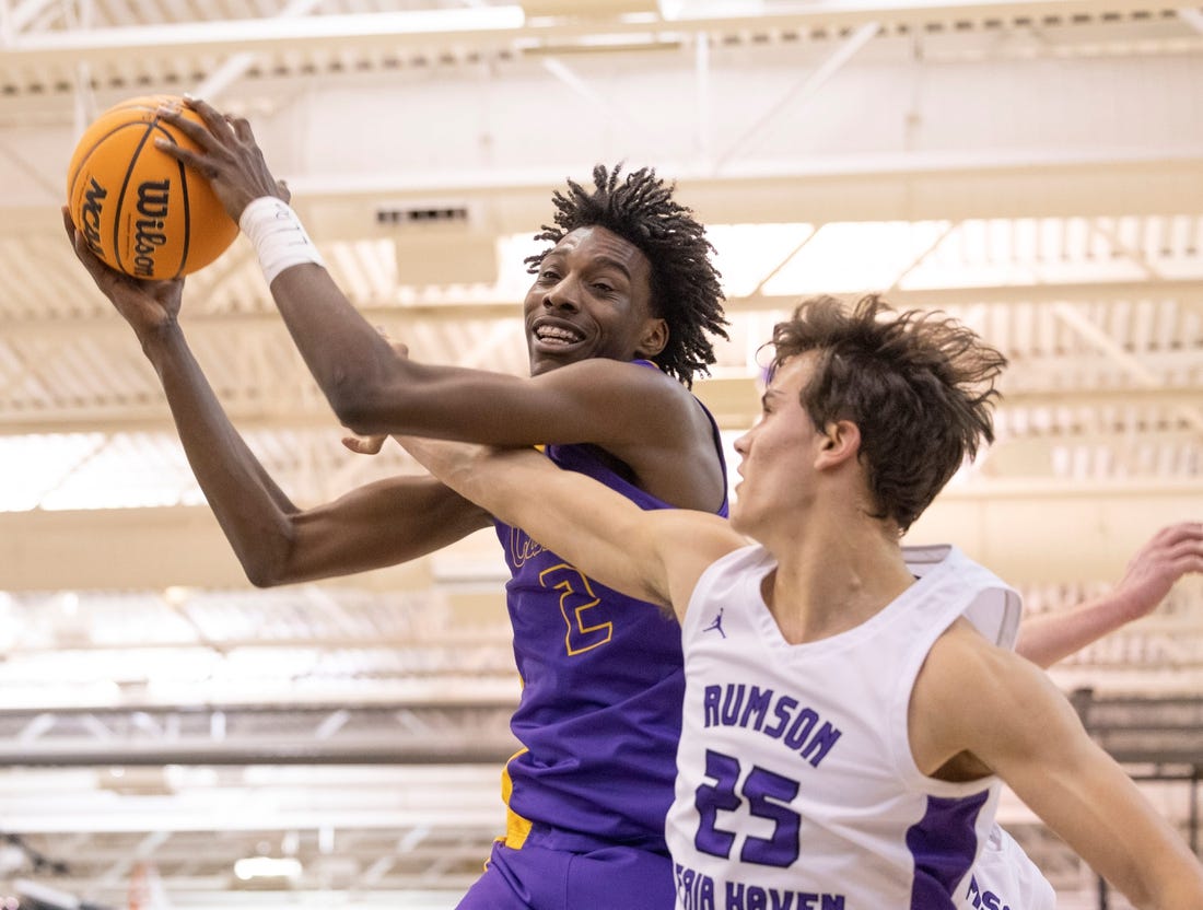 Camden's Aaron Bradshaw wins battle with Rumson's Scott Gyimesi for rebound. Camden Boys Basketball defeats Rumson-Fair Havenl in NJSIAA Group 2 Semifinals

Bbcdrf220309b