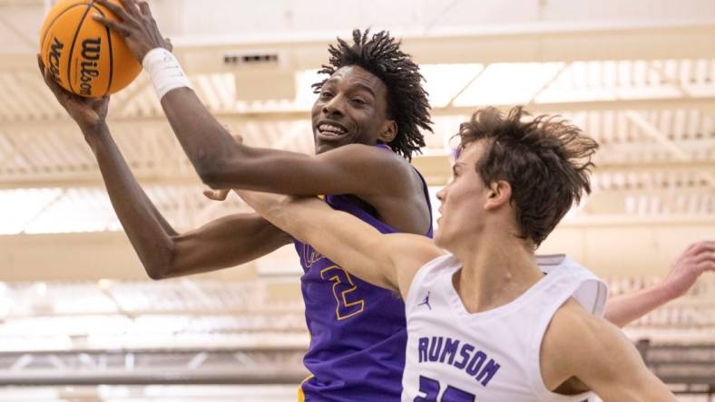 Camden's Aaron Bradshaw wins battle with Rumson's Scott Gyimesi for rebound. Camden Boys Basketball defeats Rumson-Fair Havenl in NJSIAA Group 2 Semifinals

Bbcdrf220309b