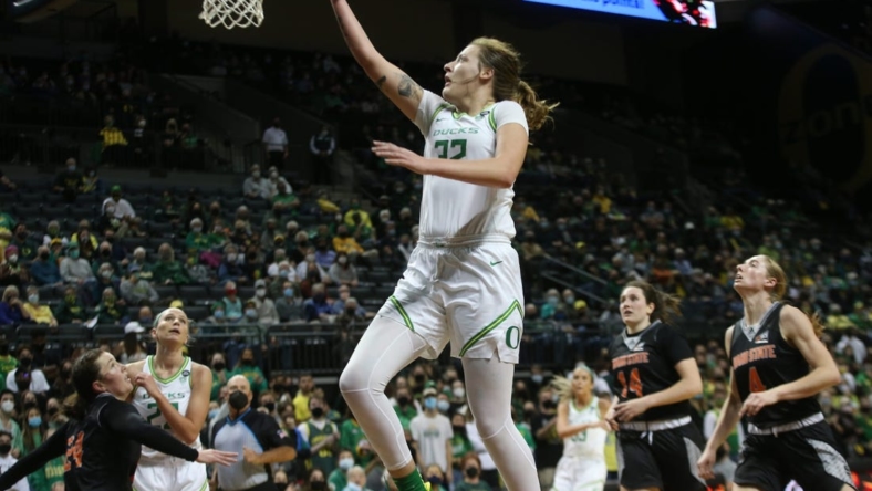 Oregon's Sedona Prince, center, goes up for a shot during the second half against  Idaho State.

Eug 031522 Prince 03