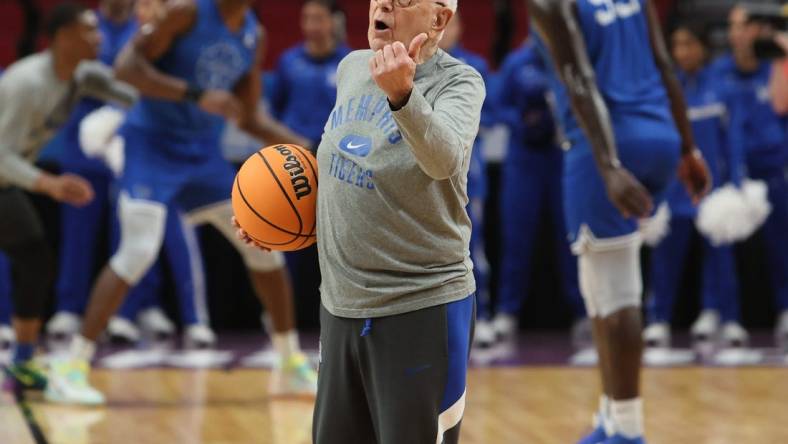 Memphis Tigers Assistant Coach Larry Brown talks to his team during an open practice at the Moda Center in Portland, Ore. on Wednesday, March 16, 2022.

Jrca1253