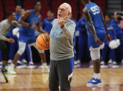 Memphis Tigers Assistant Coach Larry Brown talks to his team during an open practice at the Moda Center in Portland, Ore. on Wednesday, March 16, 2022.

Jrca1253