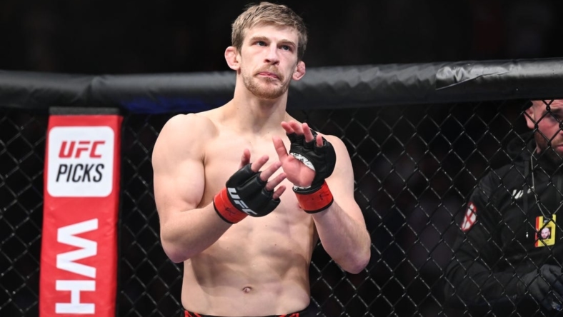 Mar 19, 2022; London, UK; Arnold Allen (red gloves) before his fight against Dan Hooker (blue gloves) during UFC Fight Night at O2 Arena. Mandatory Credit: Per Haljestam-USA TODAY Sports
