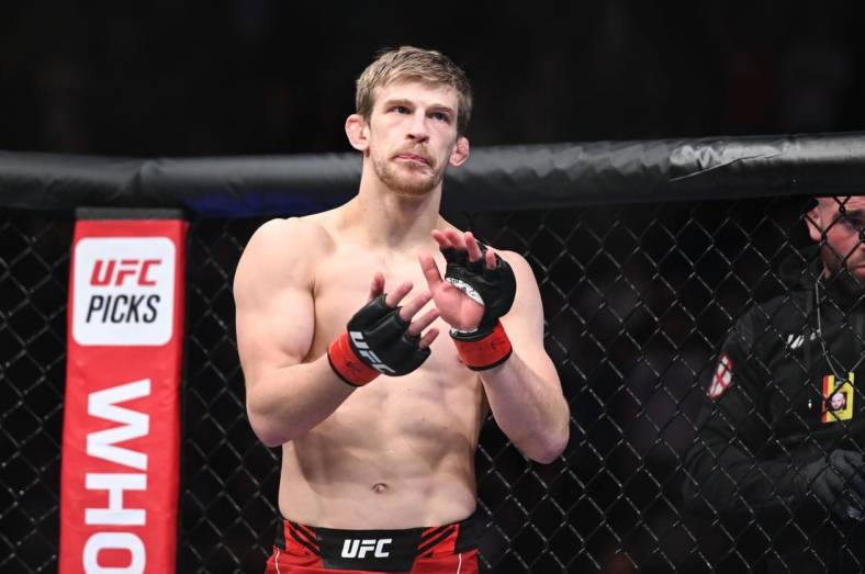 Mar 19, 2022; London, UK; Arnold Allen (red gloves) before his fight against Dan Hooker (blue gloves) during UFC Fight Night at O2 Arena. Mandatory Credit: Per Haljestam-USA TODAY Sports