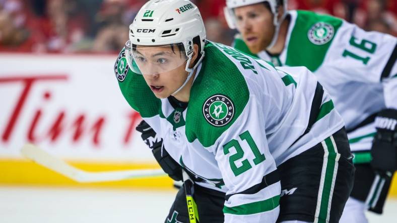 May 3, 2022; Calgary, Alberta, CAN; Dallas Stars left wing Jason Robertson (21) during the face off against the Calgary Flames during the third period in game one of the first round of the 2022 Stanley Cup Playoffs at Scotiabank Saddledome. Mandatory Credit: Sergei Belski-USA TODAY Sports