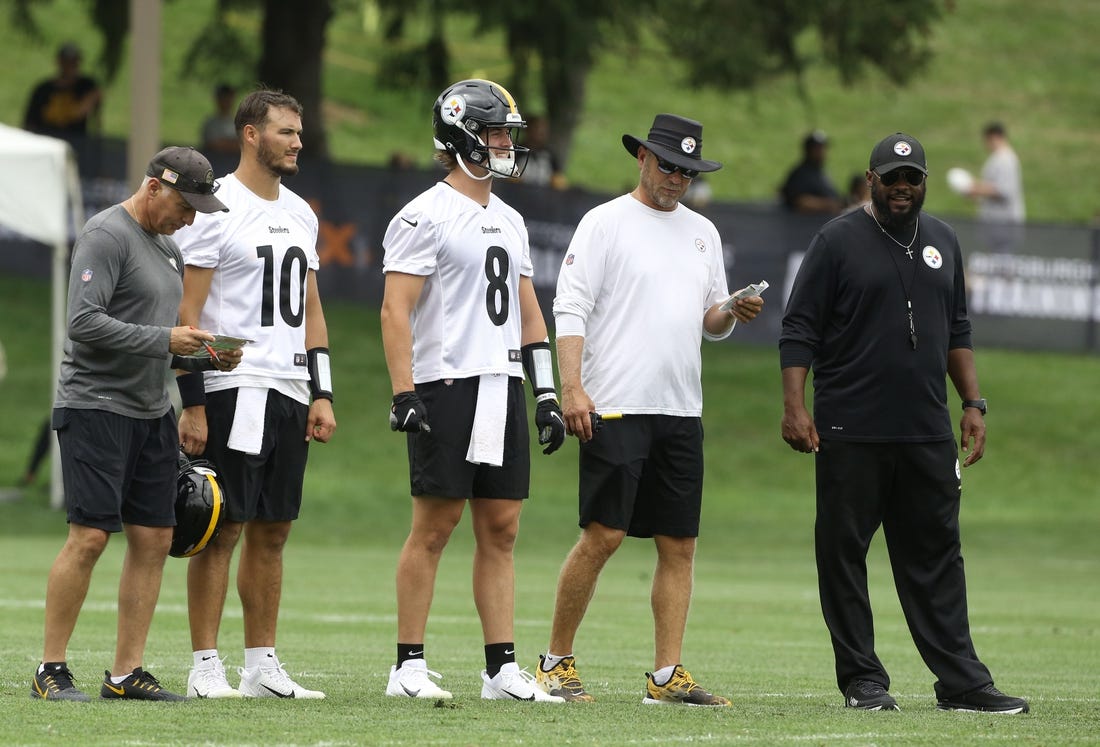 Jul 27, 2022; Latrobe, PA, USA; Pittsburgh Steelers quarterbacks coach Mike Sullivan (left) and quarterbacks Mitch Trubisky (10) and Kenny Pickett (8) and offensive coordinator Matt Canada (in white) and head coach Mike Tomlin (right) participate in training camp at Chuck Noll Field. Mandatory Credit: Charles LeClaire-USA TODAY Sports