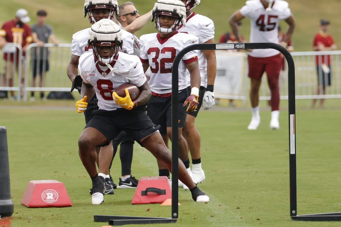 Jul 29, 2022; Ashburn, VA, USA; Washington Commanders running back Brian Robinson (8) participates in drills during day three of training camp at the Park in Ashburn. Mandatory Credit: Geoff Burke-USA TODAY Sports