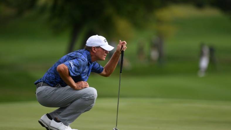 Steve Stricker assesses the green before putting during the Sanford International on Sunday, September 18, 2022, at the Minnehaha Country Club in Sioux Falls.

Sanford Intl Final Day 006