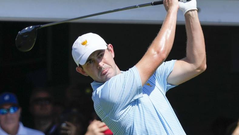 Sep 22, 2022; Charlotte, North Carolina, USA; Team USA golfer Patrick Cantlay hits his tee shot on the first hole during the foursomes match play of the Presidents Cup golf tournament at Quail Hollow Club. Mandatory Credit: Jim Dedmon-USA TODAY Sports