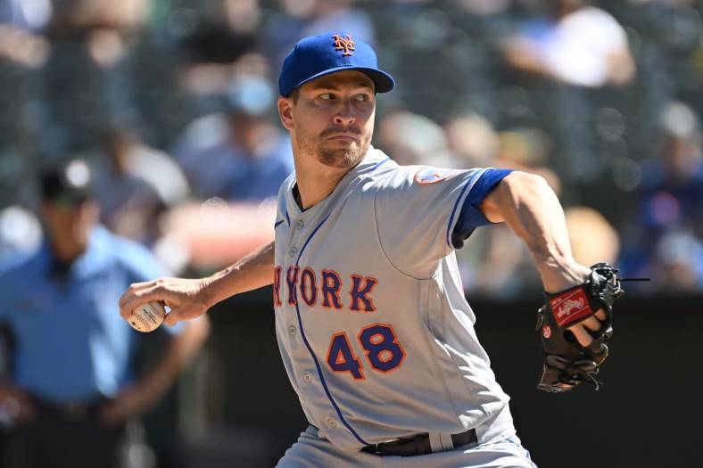 Sep 24, 2022; Oakland, California, USA; New York Mets starting pitcher Jacob deGrom (48) throws a pitch against the Oakland Athletics during the first inning at RingCentral Coliseum. Mandatory Credit: Robert Edwards-USA TODAY Sports