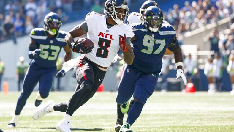 Sep 25, 2022; Seattle, Washington, USA; Atlanta Falcons tight end Kyle Pitts (8) runs for yards after the catch against the Seattle Seahawks during the first quarter at Lumen Field. Mandatory Credit: Joe Nicholson-USA TODAY Sports
