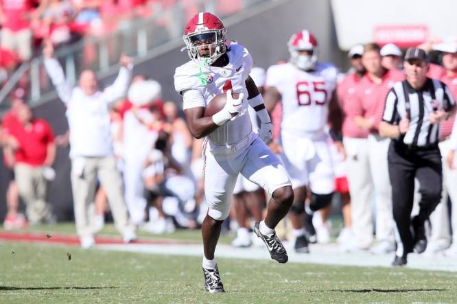 Alabama QB Bryce Young leaves Tide's 49-26 win over Arkansas with