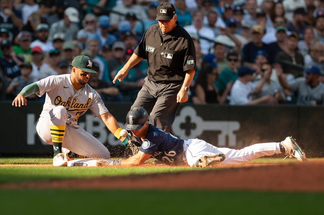 Mariners drop A’s for fourth straight win