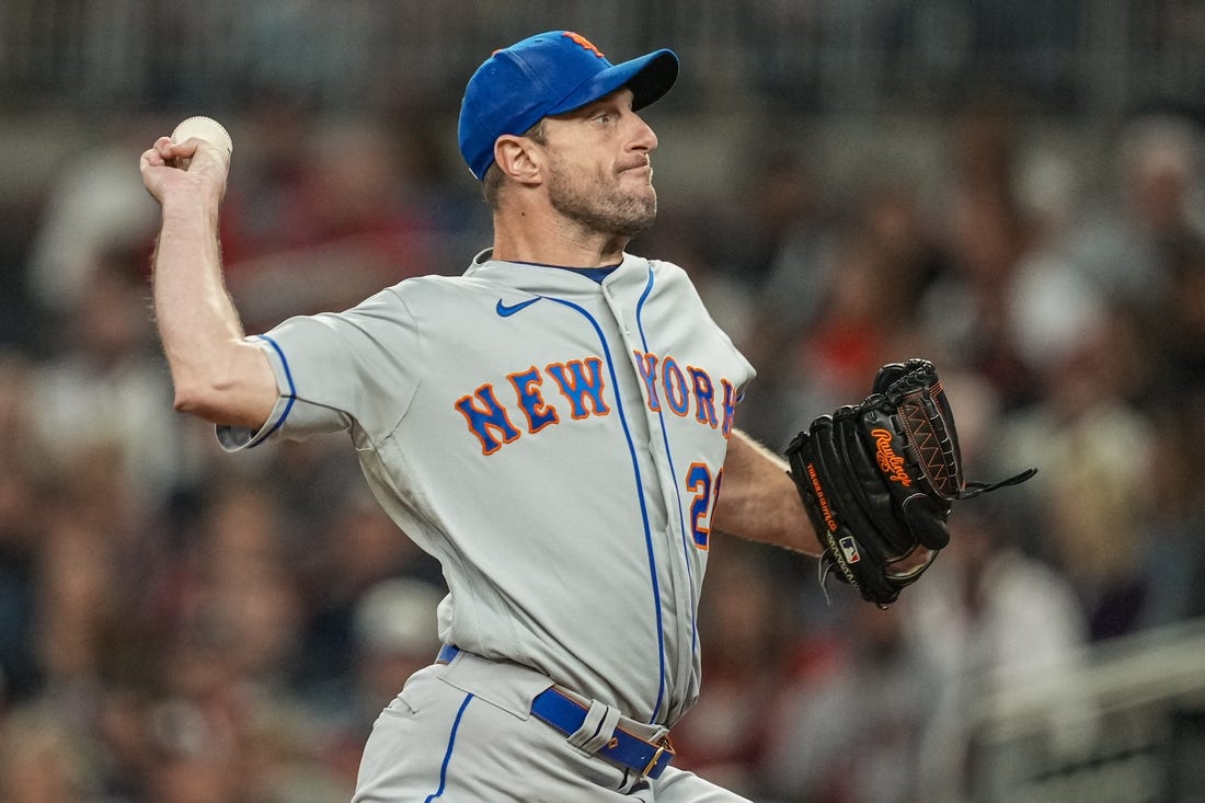 Oct 1, 2022; Cumberland, Georgia, USA; New York Mets starting pitcher Max Scherzer (21) pitches against the Atlanta Braves during the first inning at Truist Park. Mandatory Credit: Dale Zanine-USA TODAY Sports