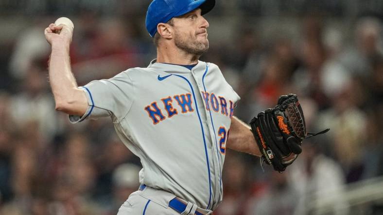 Oct 1, 2022; Cumberland, Georgia, USA; New York Mets starting pitcher Max Scherzer (21) pitches against the Atlanta Braves during the first inning at Truist Park. Mandatory Credit: Dale Zanine-USA TODAY Sports