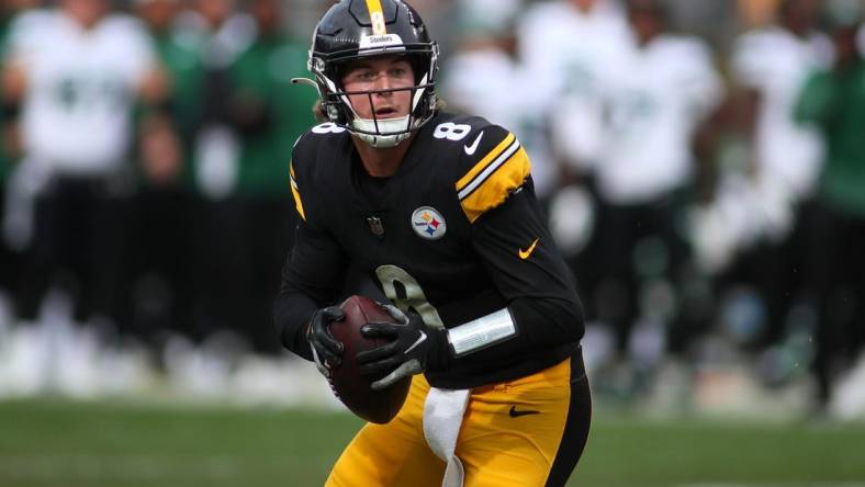 Kenny Pickett (8) of the Pittsburgh Steelers looks to pass during the second half against the New York Jets at Acrisure Stadium in Pittsburgh, PA on October 2, 2022.

Pittsburgh Steelers Vs New York Jets Week 4