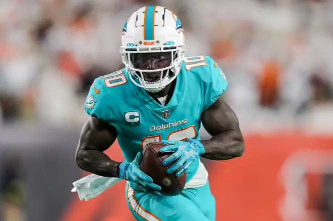 Dolphins receiver Tyreek Hill (quad) questionable