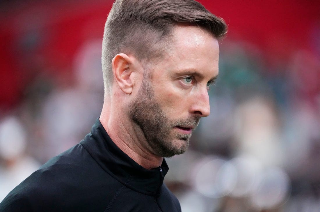 Oct 9, 2022; Phoenix, Arizona, USA; Arizona Cardinals head coach Kliff Kingsbury during the pregame warm-up against the Philadelphia Eagles at State Farm Stadium. Mandatory Credit: Rob Schumacher-Arizona Republic

Nfl Eagles At Cardinals