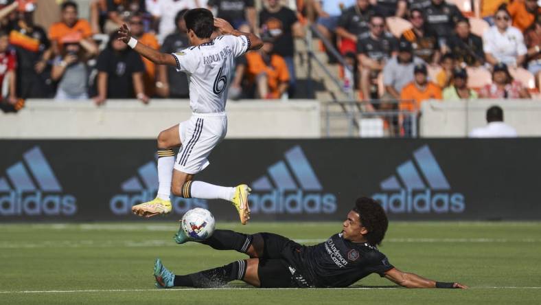 Oct 9, 2022; Houston, Texas, USA; Houston Dynamo FC midfielder Adalberto Carrasquilla (20) attempts to get control of the ball from LA Galaxy midfielder Riqui Puig (6) during the first half at PNC Stadium. Mandatory Credit: Troy Taormina-USA TODAY Sports