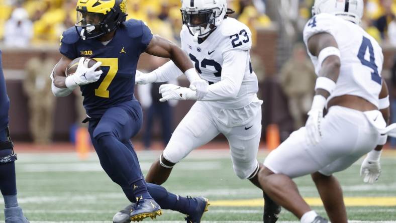 Oct 15, 2022; Ann Arbor, Michigan, USA;  Michigan Wolverines running back Donovan Edwards (7) rushes in the first half against the Penn State Nittany Lions at Michigan Stadium. Mandatory Credit: Rick Osentoski-USA TODAY Sports