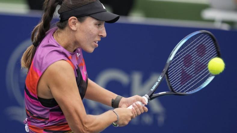 Oct 15, 2022; San Diego, California, US;  Jessica Pegula of the United States hits a shot against Iga Swiatek of Polandduring the San Diego Open at Barnes Tennis Center. Mandatory Credit: Ray Acevedo-USA TODAY Sports