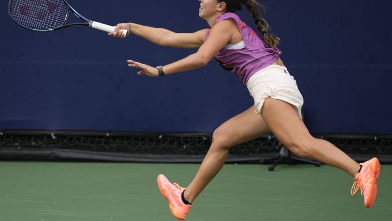 Oct 15, 2022; San Diego, California, US;  Jessica Pegula of the United States hits a shot against Iga Swiatek of Poland during the San Diego Open at Barnes Tennis Center. Mandatory Credit: Ray Acevedo-USA TODAY Sports