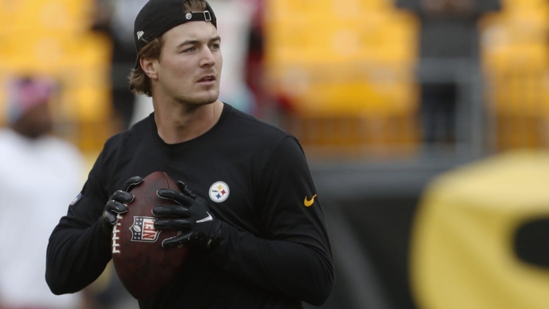 Oct 16, 2022; Pittsburgh, Pennsylvania, USA; Pittsburgh Steelers quarterback Kenny Pickett (8) warms up before the game against the Tampa Bay Buccaneers at Acrisure Stadium. Mandatory Credit: Charles LeClaire-USA TODAY Sports