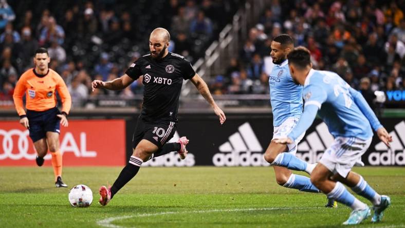 Oct 17, 2022; Queens, New York, USA;  Inter Miami CF forward Gonzalo Higuain (10) controls the ball during the first half of a MLS Eastern Conference quarterfinal match against New York City FC at Citi Field. Mandatory Credit: Mark Smith-USA TODAY Sports