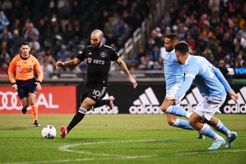 Oct 17, 2022; Queens, New York, USA;  Inter Miami CF forward Gonzalo Higuain (10) controls the ball during the first half of a MLS Eastern Conference quarterfinal match against New York City FC at Citi Field. Mandatory Credit: Mark Smith-USA TODAY Sports