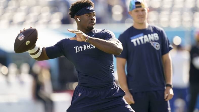 Oct 23, 2022; Nashville, Tennessee, USA; Tennessee Titans quarterback Malik Willis (7) warms up before facing the Indianapolis Colts at Nissan Stadium Sunday, Oct. 23, 2022, in Nashville, Tenn.  Mandatory Credit: George Walker IV-USA TODAY Sports
