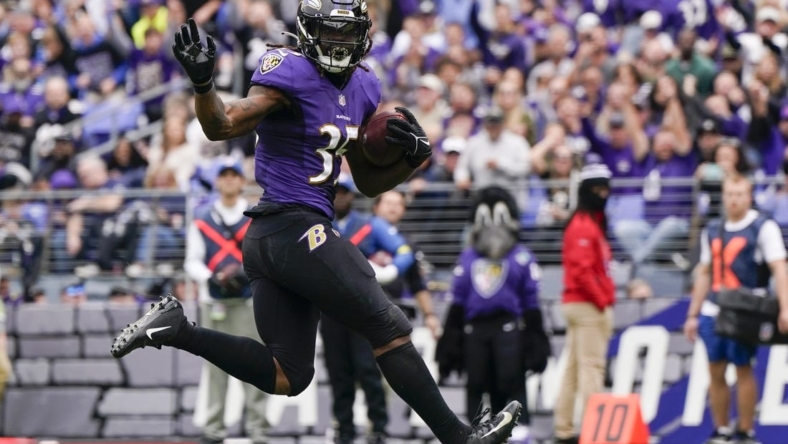 Gus Edwards' strong season debut leads Ravens to win over Browns