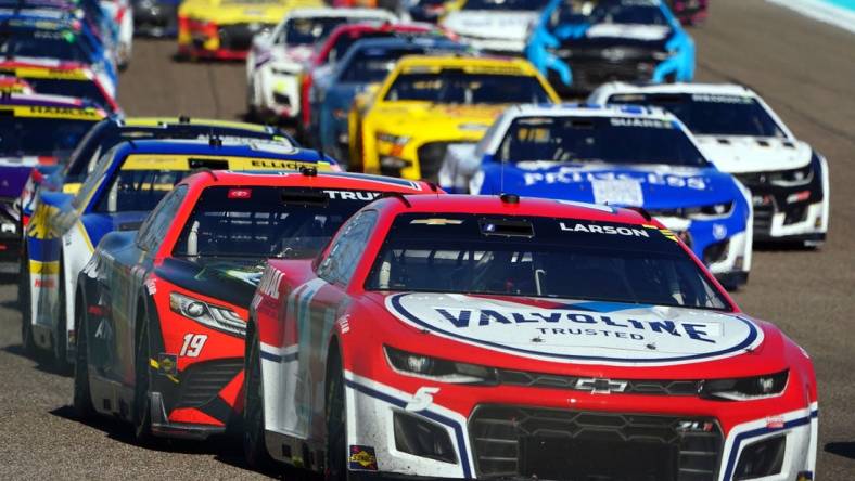 Oct 23, 2022; Homestead, Florida, USA; NASCAR Cup Series driver Kyle Larson (5) races during the Dixie Vodka 400 at Homestead-Miami Speedway. Mandatory Credit: John David Mercer-USA TODAY Sports