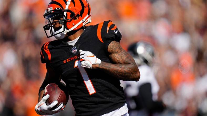 Cincinnati Bengals wide receiver Ja'Marr Chase (1) breaks away for a touchdown reception in the second quarter of the NFL Week 7 game between the Cincinnati Bengals and the Atlanta Falcons at Paycor Stadium in downtown Cincinnati on Sunday, Oct. 23, 2022. The Bengals led 28-17 at halftime. 


Mandatory Credit: Sam Greene-The Enquirer

Atlanta Falcons At Cincinnati Bengals Nfl Week 7