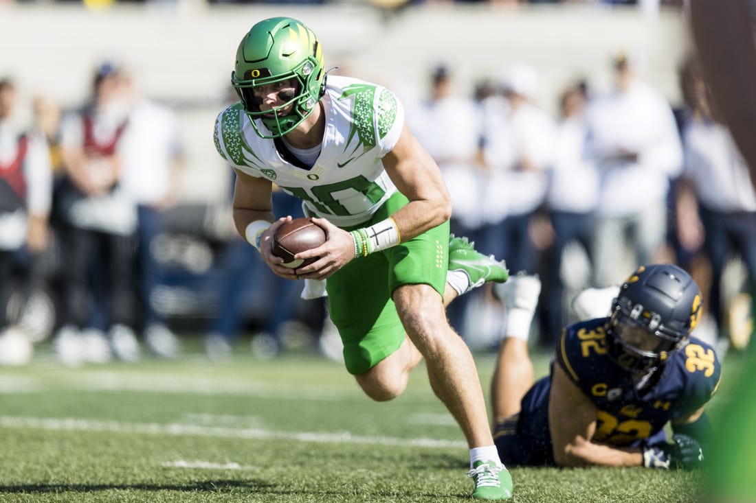 Oct 29, 2022; Berkeley, California, USA;  Oregon quarterback Bo Nix (10) runs the ball for a touchdown against The California Golden Bears during the second quarter at FTX Field at California Memorial Stadium. Mandatory Credit: John Hefti-USA TODAY Sports