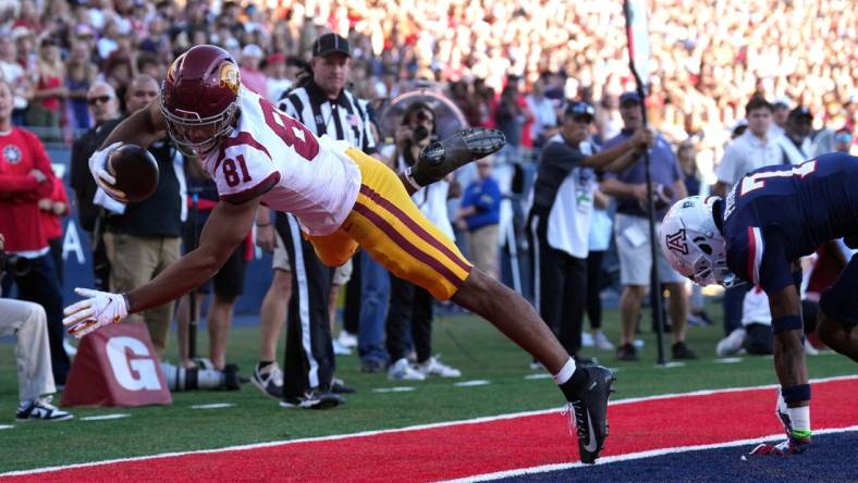 Oct 29, 2022; Tucson, Arizona, USA; USC Trojans wide receiver Kyle Ford (81) is unable to get his feet down for a catch against Arizona Wildcats cornerback Ephesians Prysock (7) during the first half at Arizona Stadium. Mandatory Credit: Joe Camporeale-USA TODAY Sports