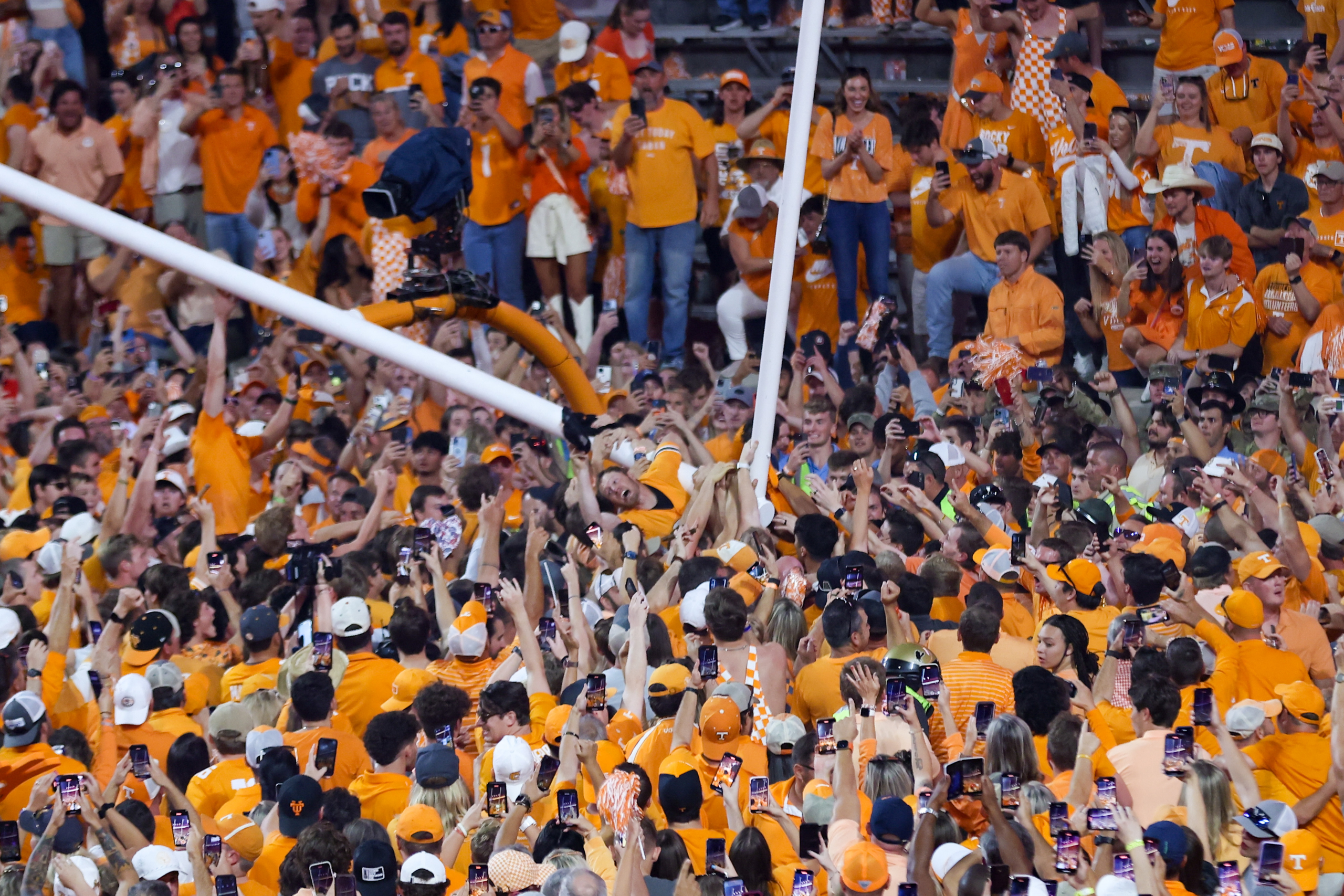 College Football Rankings Week 8: Tennessee Volunteers grab No. 1 spot, Penn State and USC collapse
