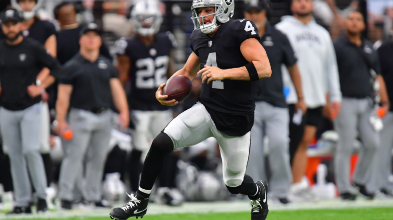 Jacobs, defense lead Raiders to 1st win, 32-23 over Broncos