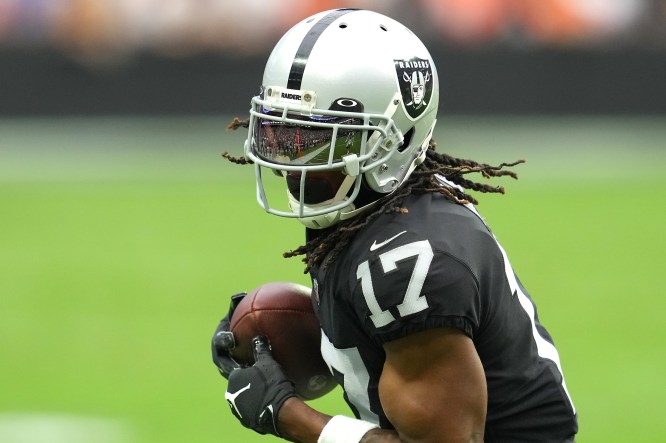 Raiders lose game, potentially Davante Adams to head injury