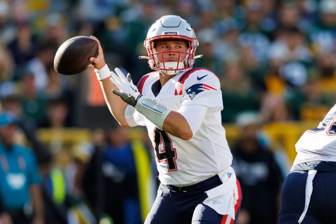 Who is the New England Patriots' starting QB tonight against the