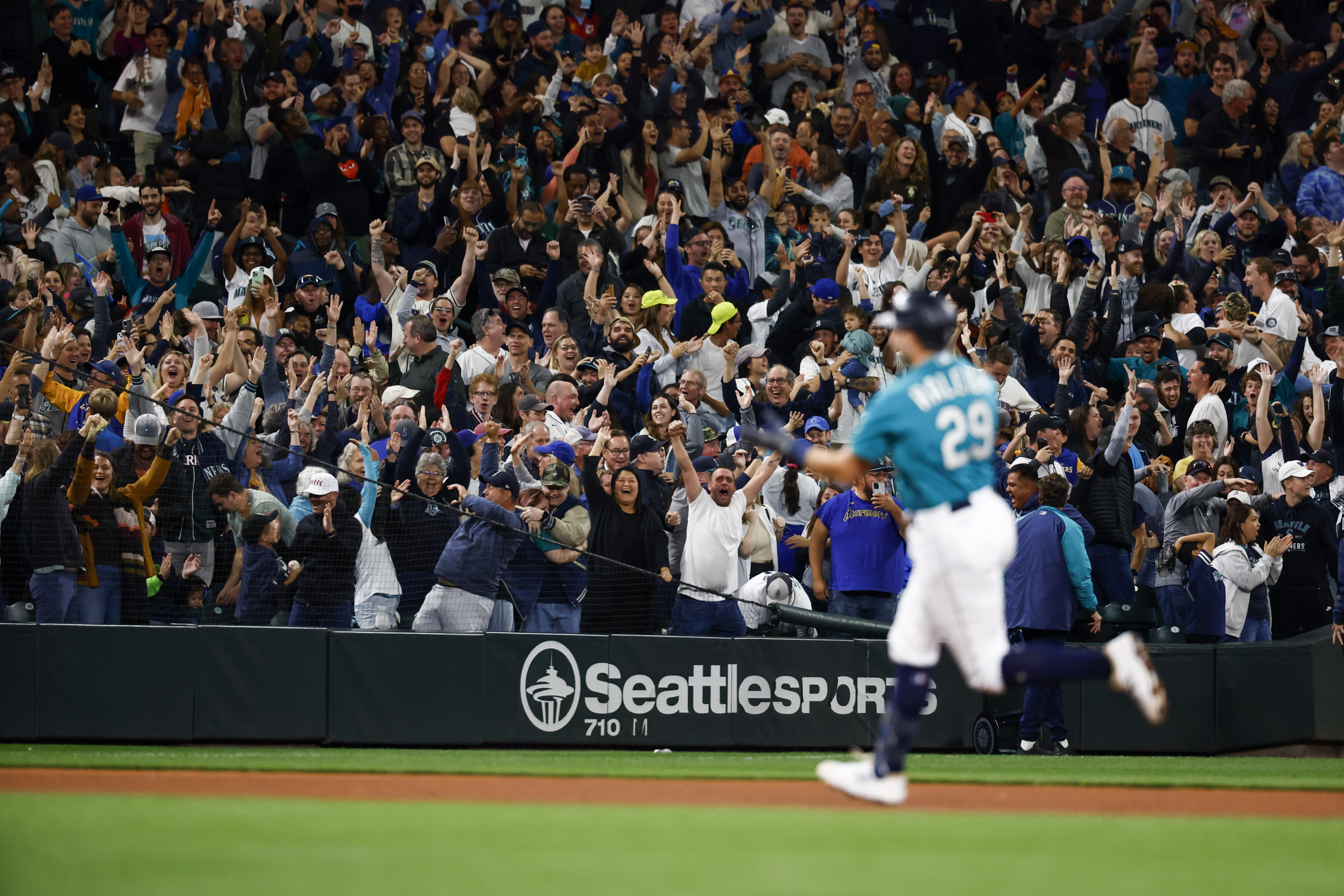 Walk-off homer ends Seattle Mariners' 20-season playoff drought