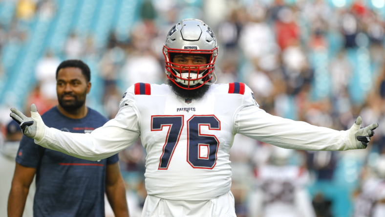 new england patriots trade isaiah wynn to the las vegas raiders