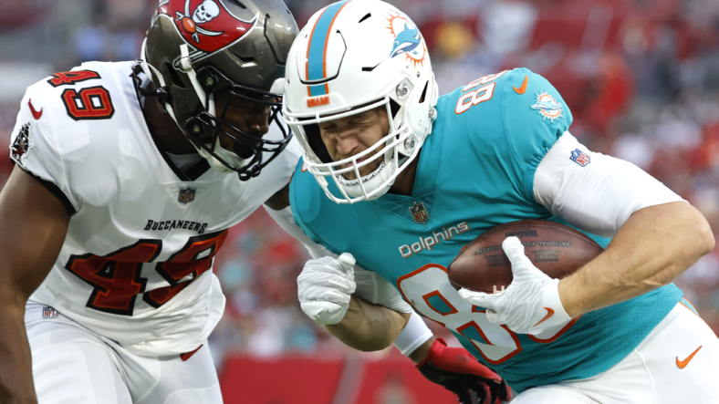 tampa bay buccaneers trade for mike gesicki