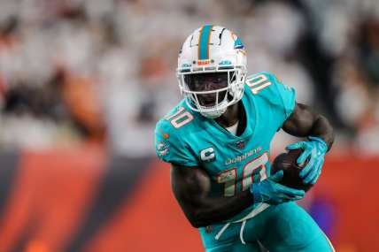 Tyreek Hill injury update: Dolphins receiver in walking boot after Jets  loss - The Phinsider