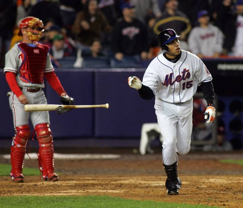 The Mets Carlos Beltran tosses his bat aside after hitting a three-run homer in the 7th inning, as Phillies catcher Mike Lieberthal looks on in Queens on May 2, 2005.

75j00kue