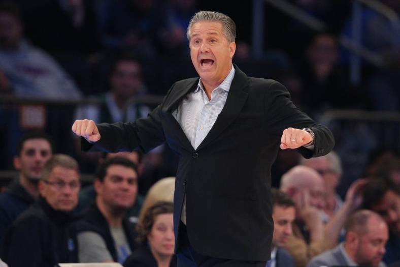 Nov 5, 2019; New York, NY, USA; Kentucky Wildcats head coach John Calipari coaches against the Michigan State Spartans during the second half at Madison Square Garden. Mandatory Credit: Brad Penner-USA TODAY Sports