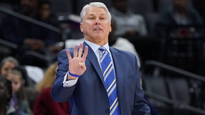 November 20, 2019; Sacramento, CA, USA; UC Davis Aggies head coach Jim Les instructs during the first half against the Sacramento State Hornets at Golden 1 Center. Mandatory Credit: Kyle Terada-USA TODAY Sports