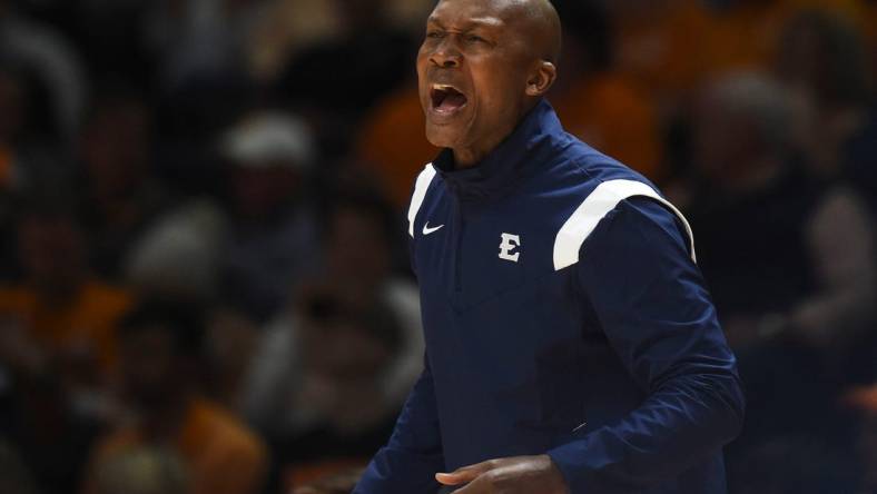 ETSU Mens Basketball Coach Desmond Oliver during the NCAA college basketball game between the Tennessee Volunteers and the ETSU Buccaneers in Knoxville, Tenn. on Sunday, November 14, 2021.

Kns Vols Hoops Etsu