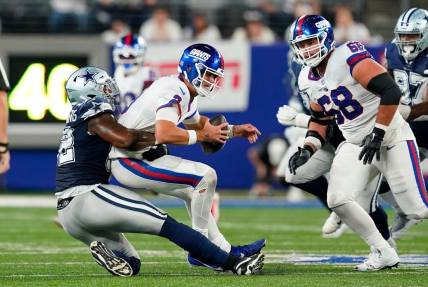 Dallas Cowboys defensive end Dorance Armstrong (92) sacks New York Giants quarterback Daniel Jones (8) in the second half. The Giants fall to the Cowboys, 23-16, at MetLife Stadium on Monday, Sept. 26, 2022.

Nfl Ny Giants Vs Dallas Cowboys Cowboys At Giants